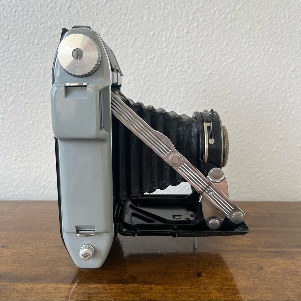 vintage Kodak Tourist Camera - Picture 3 of 10